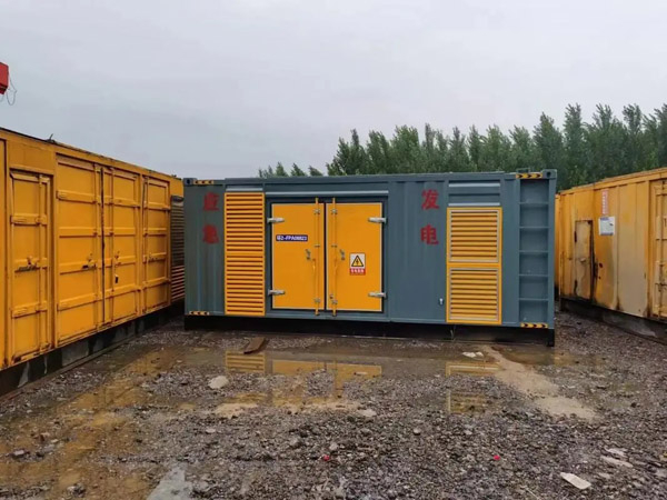 榆中柴油发电机如何判断干式空气滤清器是否需要更换？